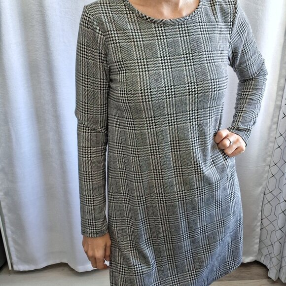 30. Olivia Ray B&W Plaid Print Long Sleeve Winter Mini Dress - Size Medium - Picture 3 of 4